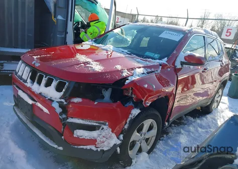 2019 Jeep Compass Latitude 4X4 z USA, uszkodzony, nr VIN 3C4NJDBBXKT813165